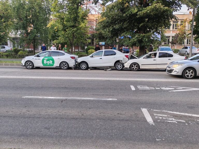 CARAMBOL cu patru mașini în Pitești! INCREDIBIL ce a dus la COLIZIUNE!