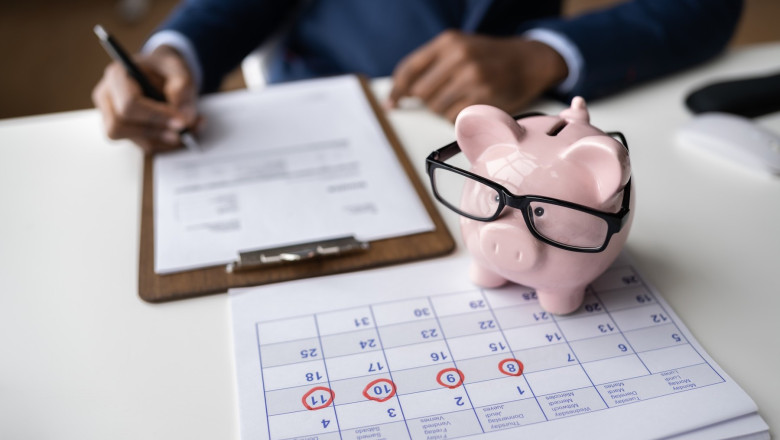 DATE ÎNGRIJORĂTOARE DESPRE SALARII! Aproape 50% din venitul unui angajat ajunge la stat în taxe și contribuții