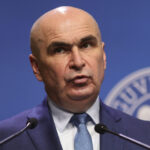 „Bolojan, tăcere totală în fața crizei din sănătate! A ignorat întrebările despre greva din spitale”