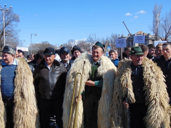 PROTESTUL ciobanilor, confiscat de suveraniști? FANII și apropiații lui Călin Georgescu, în prim-planul REVOLTEI!