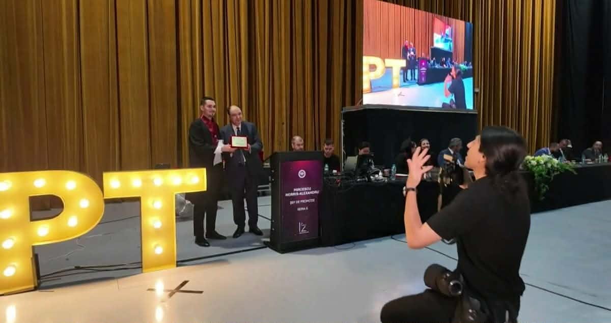 Un argeșean scrie istorie la Universitatea din București! A absolvit Dreptul cu media 10 și este șef de promoție