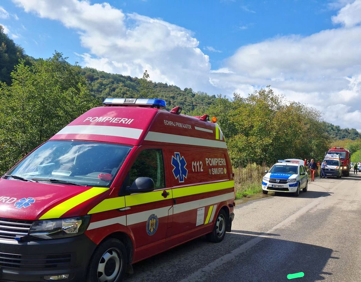 Clipe de groază! Mamă lovită de camion în timp ce își ținea copilul în brațe. Bebelușul de un an și jumătate, dus de urgență la spital