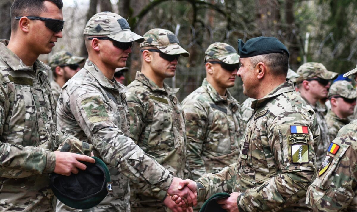 Bani mulți pentru românii cu 10 clase! Armata face angajări fără BAC: Iată ce salariu primești lunar