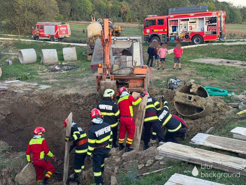 Alertă!!!persoană prinsă sub un mal de pământ în timp ce săpa un puț!!! Salvatorii intervin contracronometru
