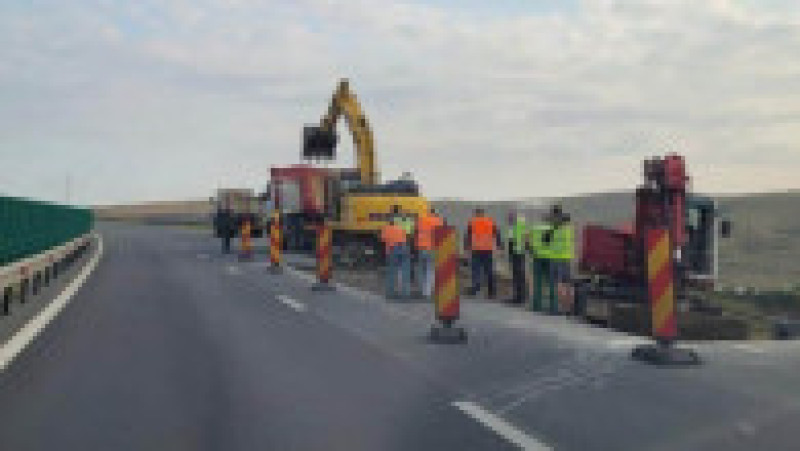Dezastru pe Autostrada A10: Un crater uriaș a înghițit șoseaua de 90 de milioane de euro! S-a rupt din nou în același loc!