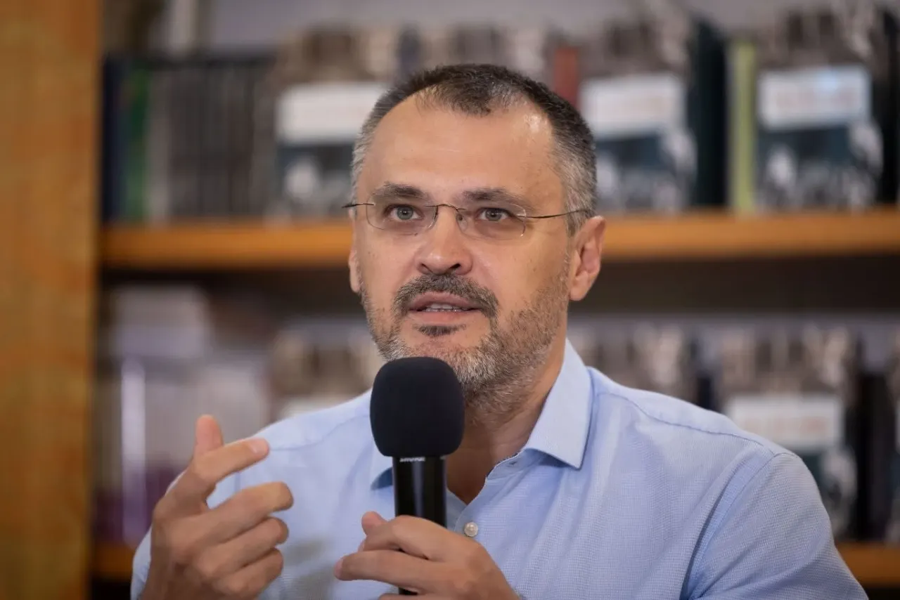 EXPLOZIE PE SCENA POLITICĂ! Cristian Ghinea, atac devastator la adresa lui Marius Voineag și Nicușor Dan: „Ticălos”, „gibon borfaș”, „psihopat”