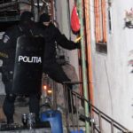 „Descindere DIICOT!!! droguri și bani găsiți în locuința unui suspect”