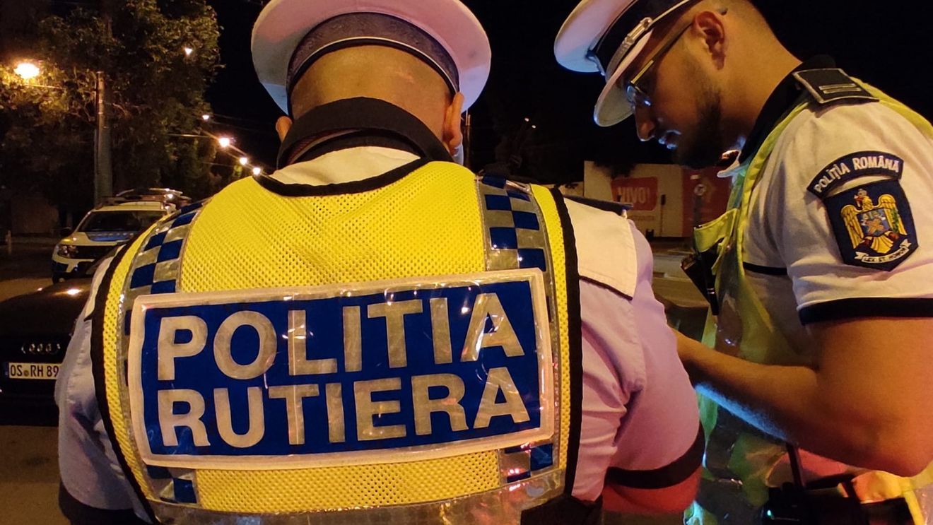 ALERTĂ PE DN1! Șofer de TIR, baricadat în cabină după ce a lovit mașina Poliției. A amenințat că se sinucide