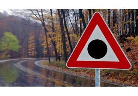 ATENȚIE la drum!!! Ce înseamnă SEMNUL cu cerc NEGRU în triunghi ROȘU