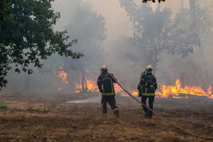 Românii, cuprinși de groază în Spania! Incendiile scapă de sub control, evacuări în masă și ore decisive pentru mii de oameni