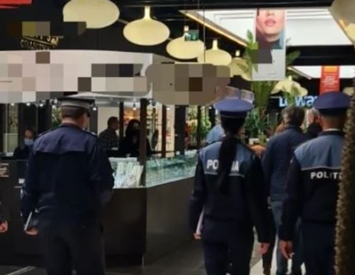ACUM!!!„ATAC CU SPRAY LACRIMOGEN ÎN MALL! Un adolescent de 14 ani a fost reținut!!!