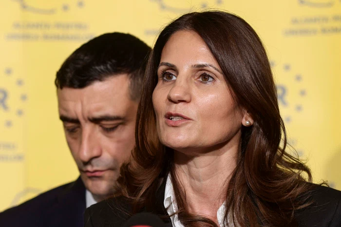 BOMBA MOMENTULUI! Anca Alexandrescu rupe tăcerea despre candidatura sa: Anunțul care aruncă în aer scena politică și relația cu George Simion!