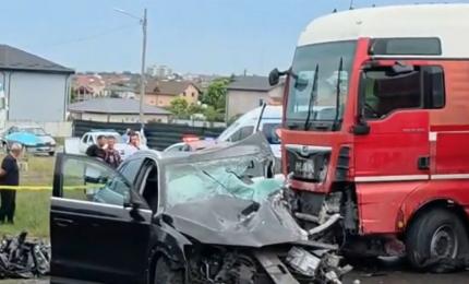 ACCIDENT MORTAL! Impact devastator pe șosea! O femeie și-a pierdut viața!