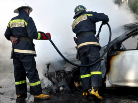 Tragedie evitată la secundă! O mașină s-a transformat într-o torță în plin trafic, șoferul a scăpat ca prin minune