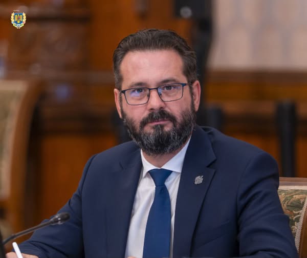 Senatorul Mihai Coteț, mesaj tranșant despre noua lege a salarizării: „Reforma nu înseamnă să iei bani din sănătate sau educație, ci să construiești un sistem mai echitabil