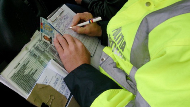 S-a aflat! Șoferul rănit în accidentul de la Aninoasa conducea fără drept. Permisul îi fusese retras din motive medicale