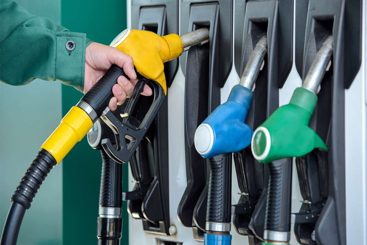 Lovitură pentru șoferi: PSD cere ieftinirea carburanților prin reducerea accizei și a TVA