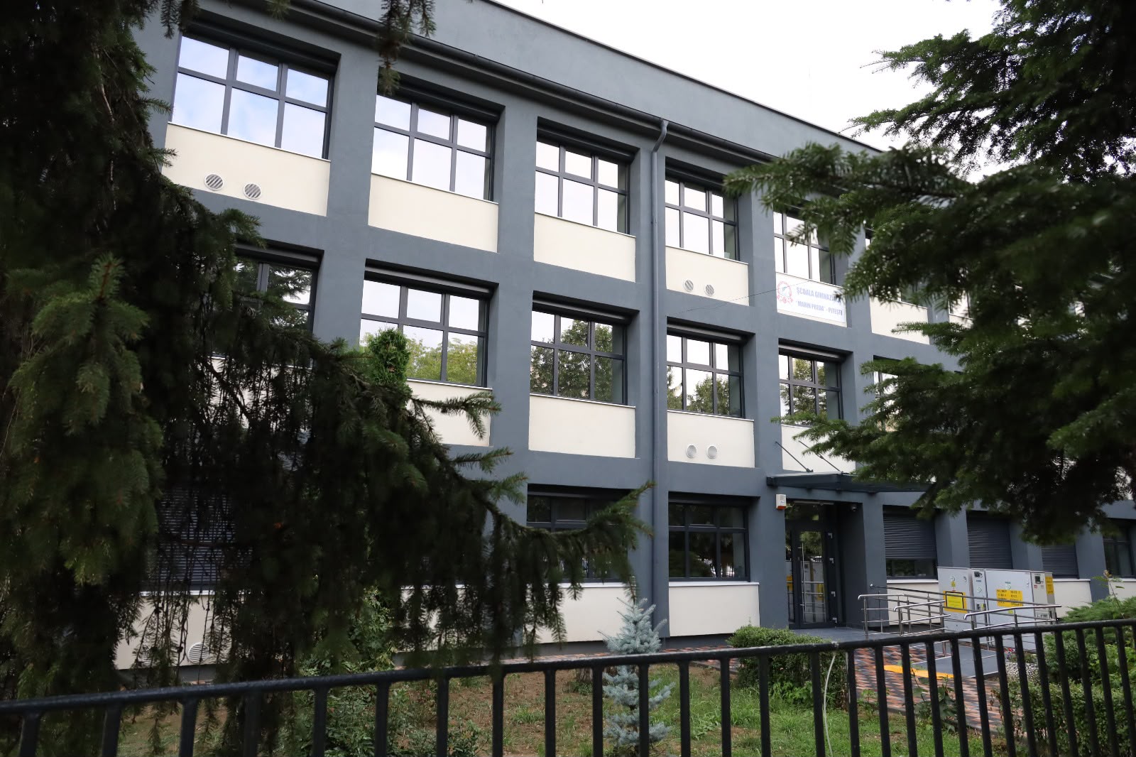 ȘCOALA „Marin Preda” din Pitești, TRANSFORMATĂ complet! INVESTIȚIE de peste 9 milioane de lei pentru ELEVI! GALERIE FOTO!