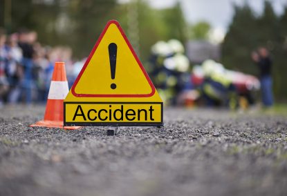 Impact devastator pe DN 73C! Un TIR a izbit două mașini, un șofer a fost transportat de urgență la spital