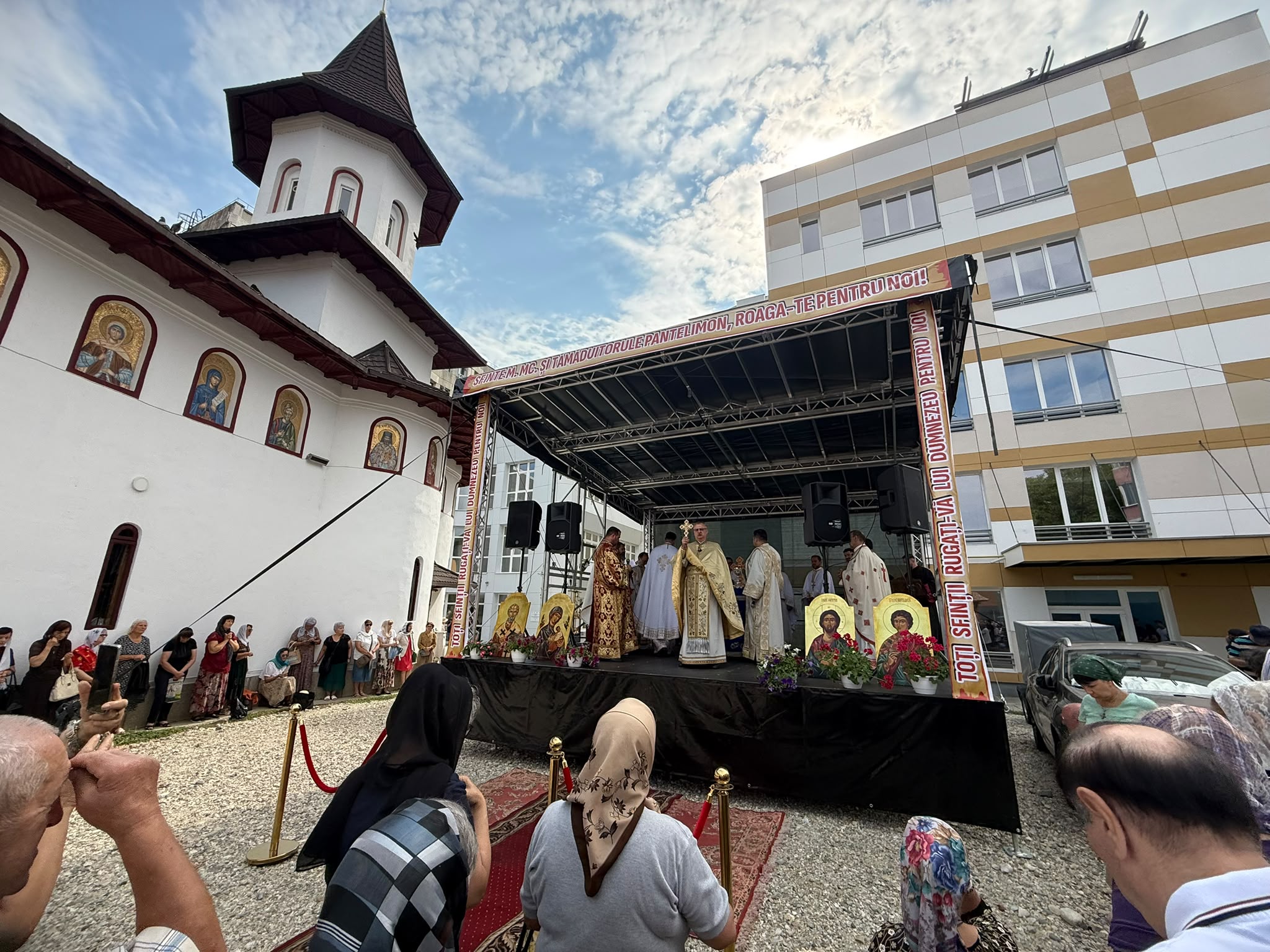 Sfântul Pantelimon, ocrotitorul medicilor și al bolnavilor, sărbătorit la Spitalul Județean de Urgență Pitești! VIDEO!