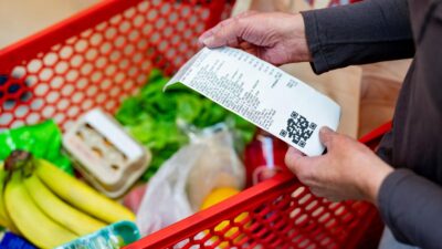 Veste șoc pentru toți românii! Ce se întâmplă cu prețurile la alimente după mărirea salariului minim: E dezastru la raft!