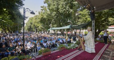 Mii de credincioși la Târgoviște! Pelerinaj masiv și moaște aduse special la sărbătoarea Sfântul Nifon