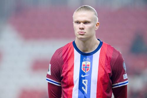 Haaland și-a șocat colegii cu noul look! Atacantul lui Manchester City a renunțat la părul lung!