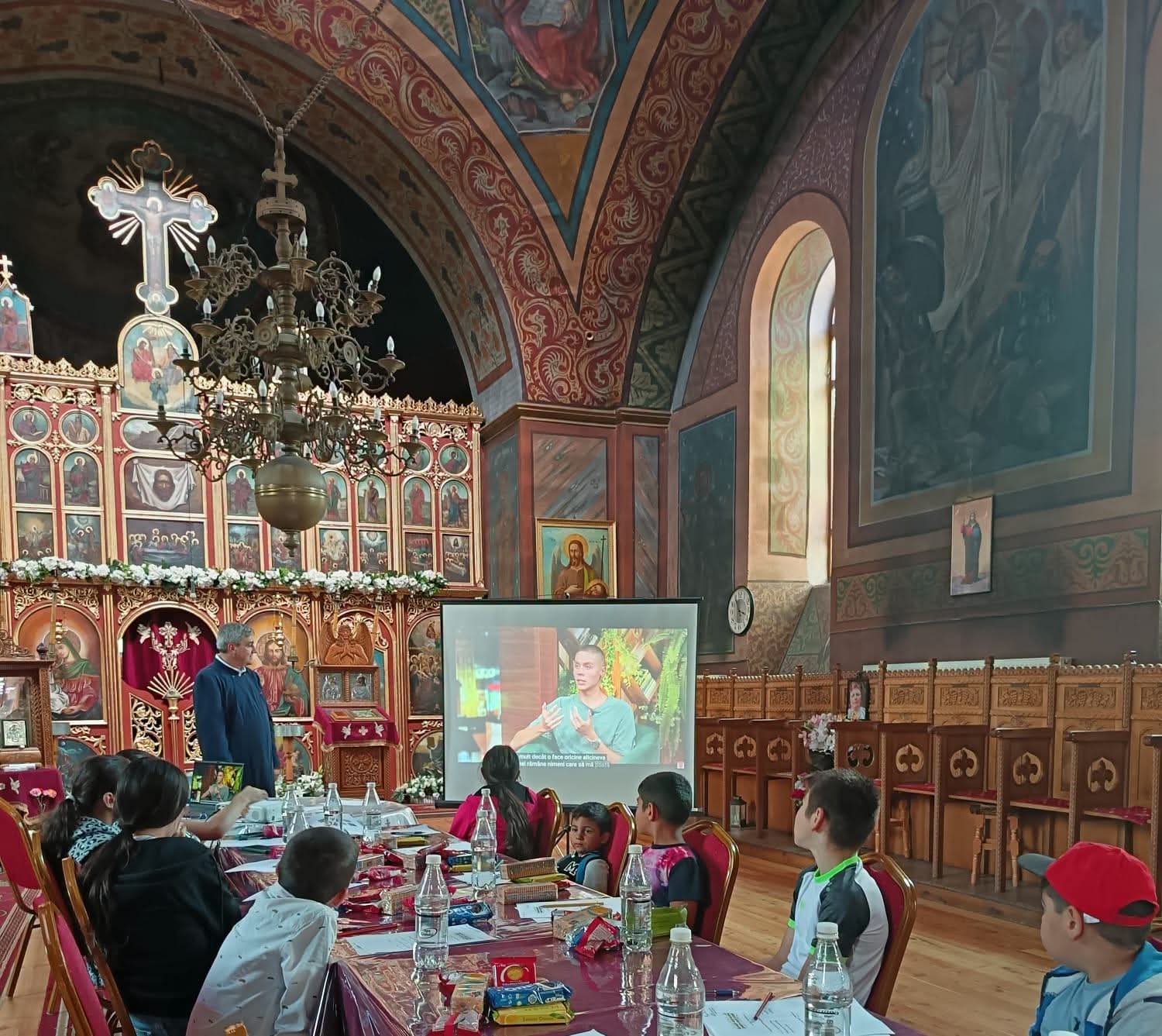 ATELIER extracurricular în cadrul PROIECTULUI ,,Centrul de ACTIVITĂȚI cu tineretul Sfântul Ilie Tesviteanul” la PAROHIA Rucărul de Jos
