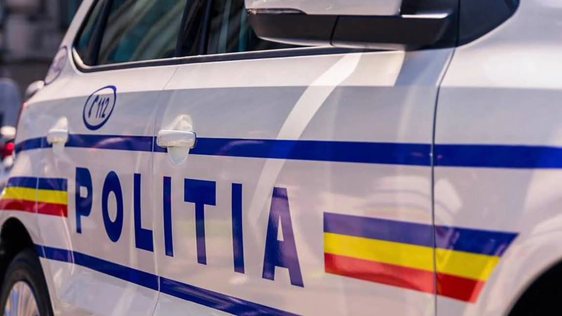 TRAGEDIE la un ABATOR. Un muncitor NEPALEZ și-a pierdut VIAȚA în timpul CURĂȚĂRII unei linii de TRANȘARE