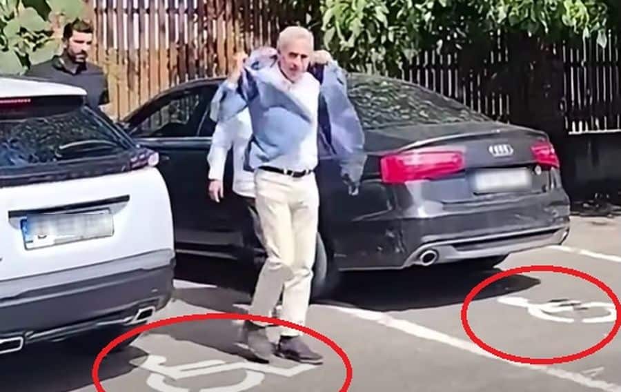 INCREDIBIL! Călin Georgescu – filmat cu mașina parcată pe două locuri pentru persoane cu dizabilități! Imaginile au stârnit reacții dure!