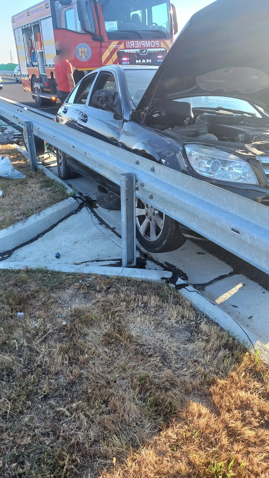VIDEO. Accident rutier pe Drumul Expres Craiova – Pitești: Un șofer a fost descarcerat și transportat la spital