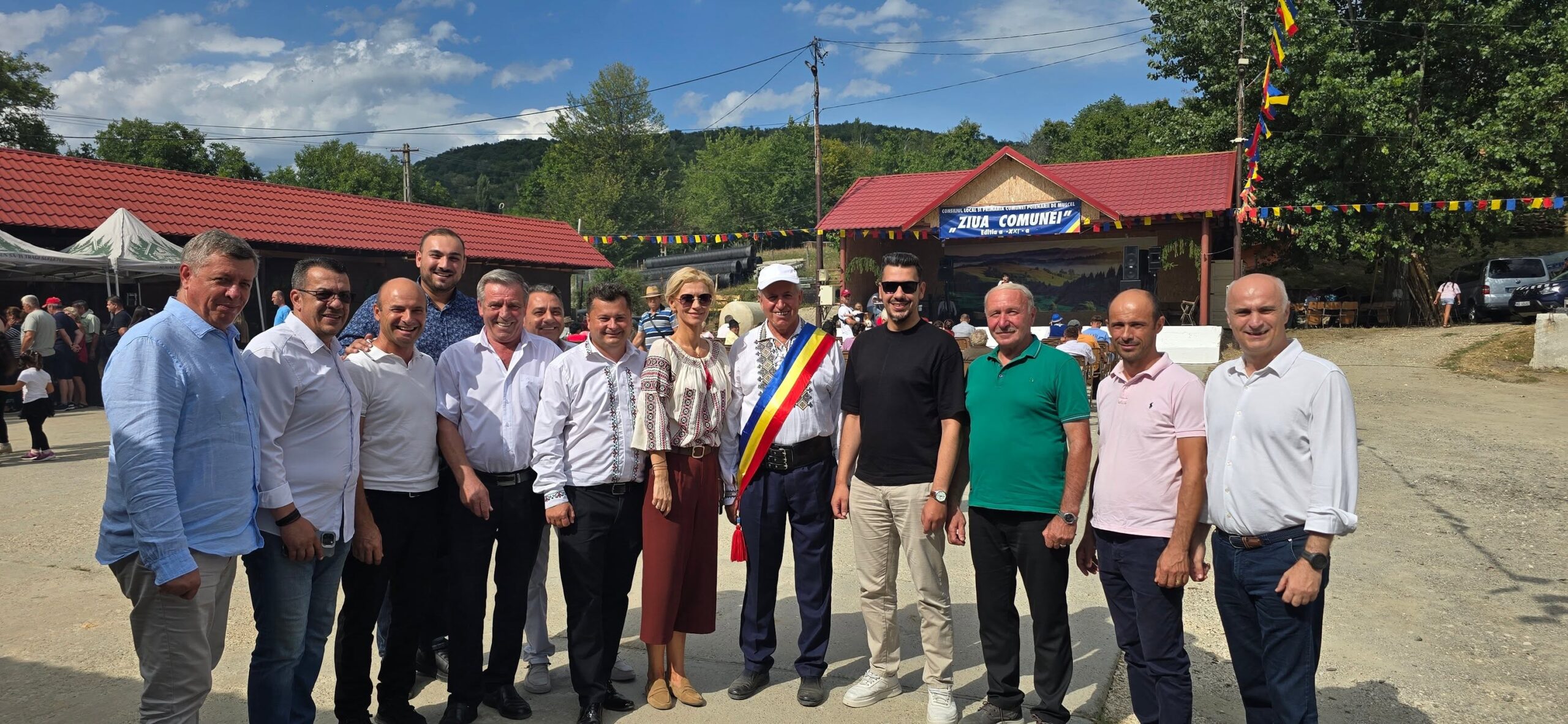 Poienarii de Muscel, în sărbătoare! Ion Banzea, unul dintre cei mai vechi primari din Argeș, a adus comunitatea împreună la o ediție de amploare a Zilei Comunei! 3 POIENARI3 scaled
