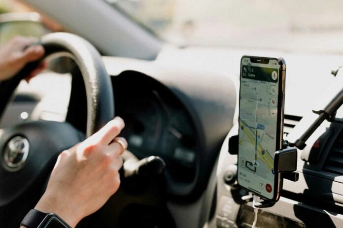 Waze, lovit de o DECIZIE importantă în UE. POLIȚIA și RADARELE ar putea să nu mai fie raportate în aplicație!