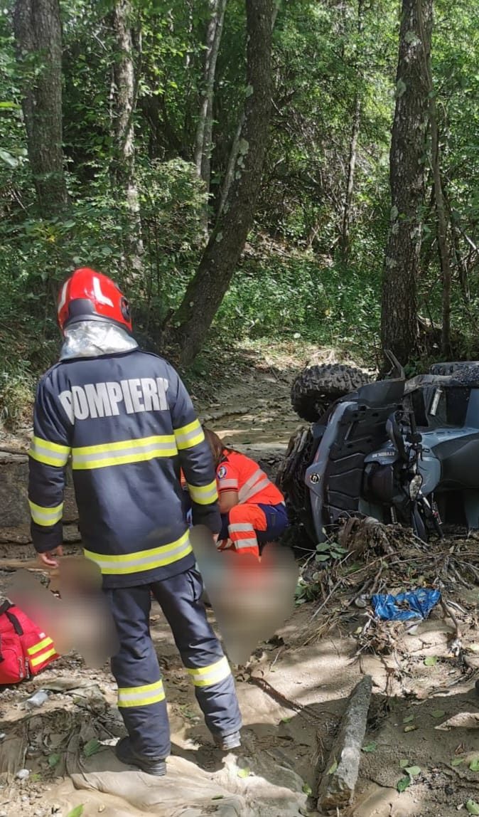 UPDATE | Tragedie la Vlădești: ATV răsturnat, un bărbat a murit. O altă victimă, transportată la spital