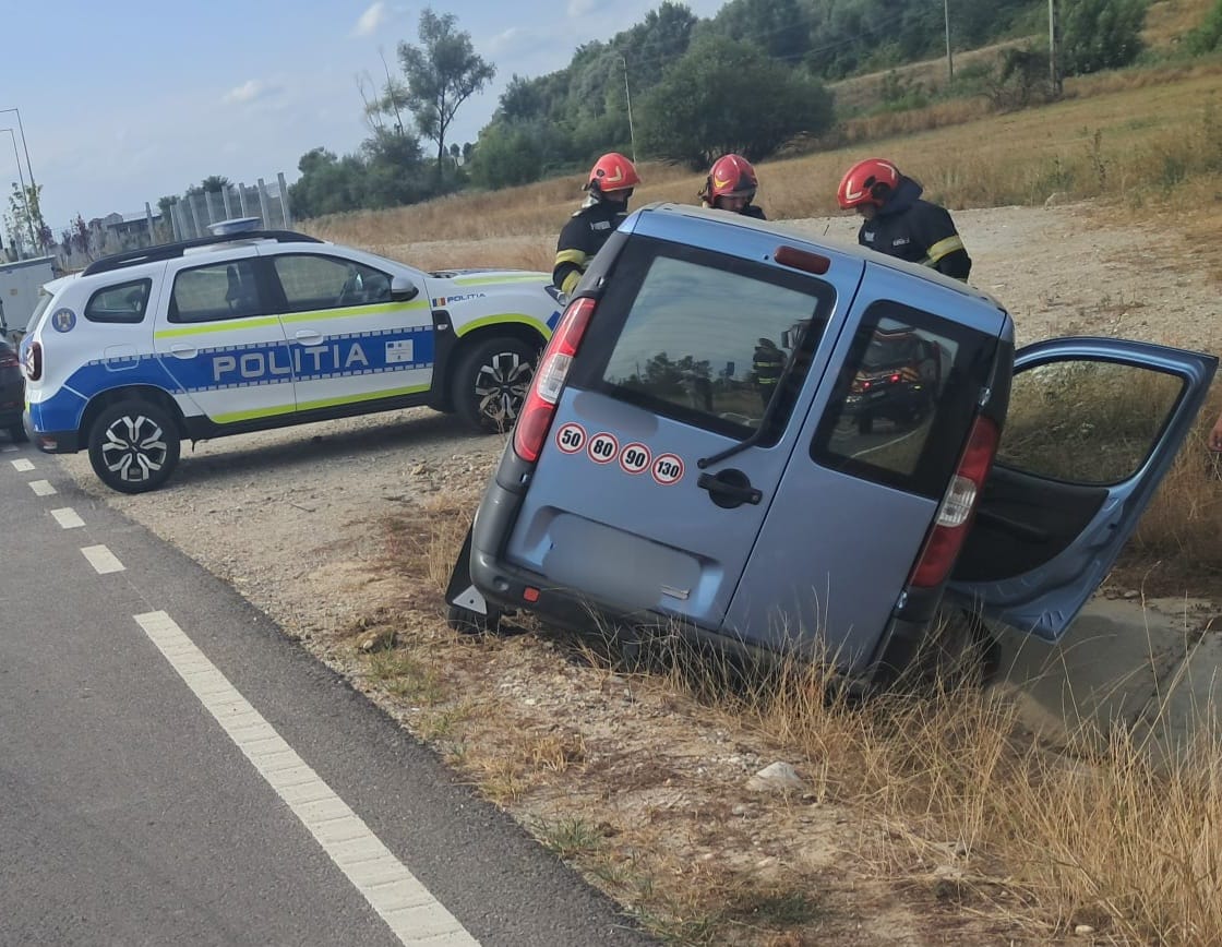 Accident GRAV la Bascov! O mașină a ajuns în șanț! Este ALERTĂ!