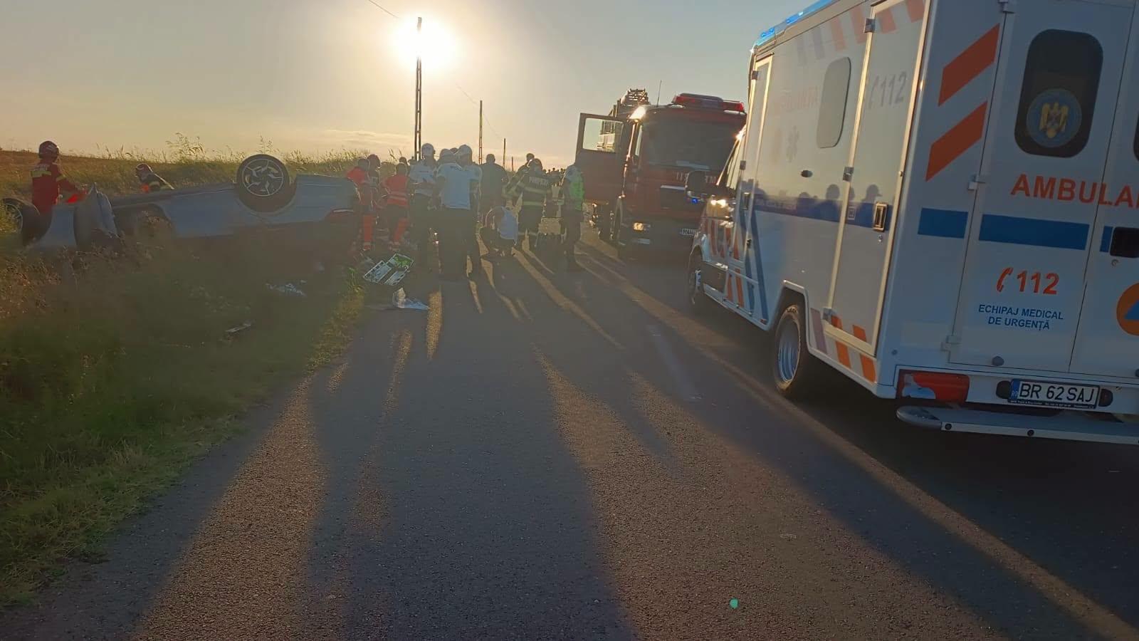 TRAGEDIE pe șosea: doi oameni au MURIT și șase au fost grav răniți după o depășire periculoasă! ACCIDENT GRAV!