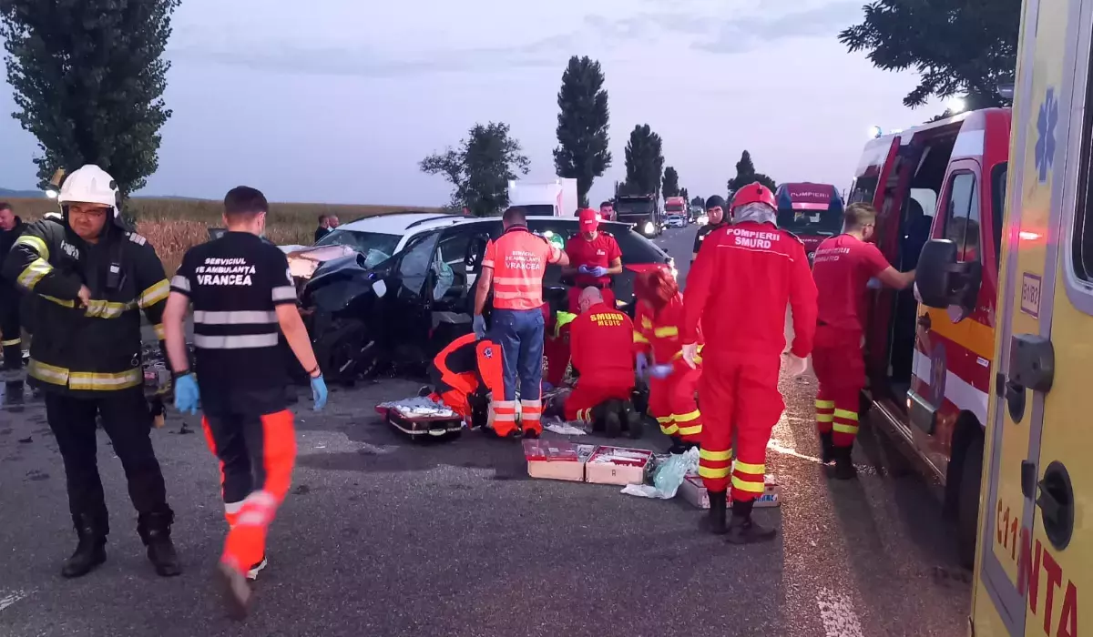 ACCIDENT ÎNFIORĂTOR! Impact devastator, bărbat MORT pe loc! Tatăl, mama însărcinată și fetița de 3 ani, GRAV răniți!