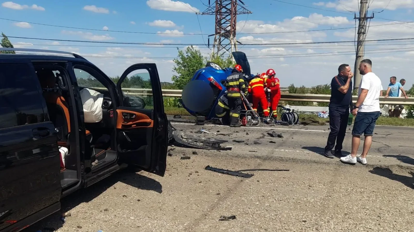 ACUM. O FAMILIE DISTRUSĂ într-o clipă! Soț și soție MORȚI pe loc! ACCIDENT CUMPLIT cu un MICROBUZ plin cu persoane!