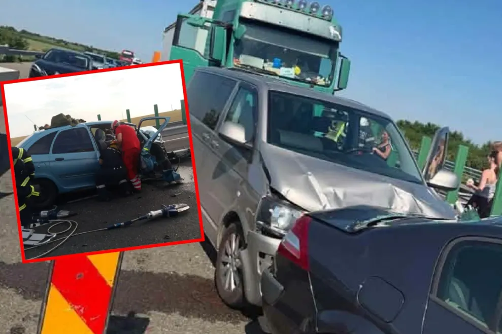 BREAKING! CARAMBOL cu patru mașini pe AUTOSTRADĂ! O persoană dusă de urgență la spital!