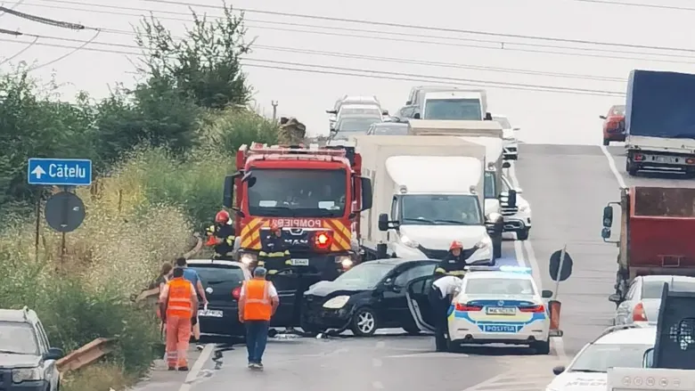 ACUM. ACCIDENT GRAV! Impact VIOLENT între două mașini, TRAFIC BLOCAT!