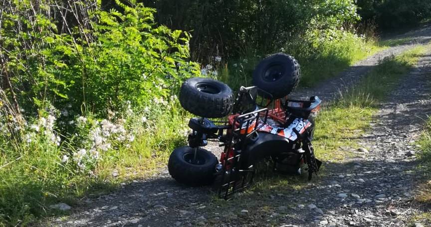ATV răsturnat în comuna Vlădești. Pompierii și ambulanța, la locul accidentului