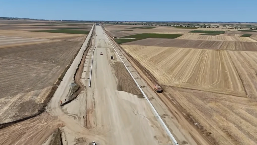 Autostrada din România care se transformă, la nevoie, în pistă pentru avioane. Lucrările sunt deja în toi!