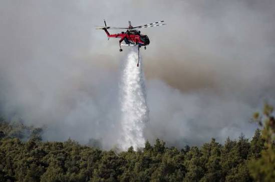 ALERTĂ! Doi piloți români s-au ciocnit în zbor cu elicopterele cu care stingeau incendiile în Grecia