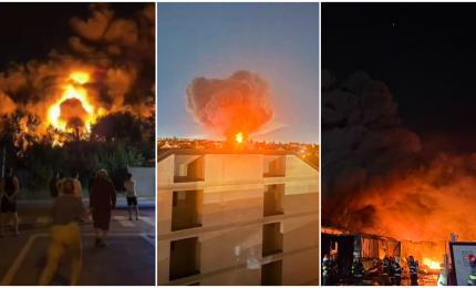 INCENDIU violent! Explozii și un nor uriaș de fum! A sunat RO-ALERT!