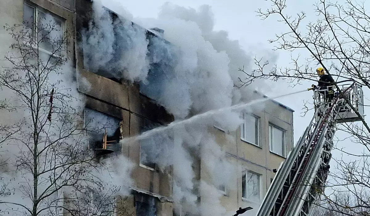 Și-a încuiat soțul în cameră și a provocat explozia. Bărbatul a fost aruncat de la etajul trei și a murit!