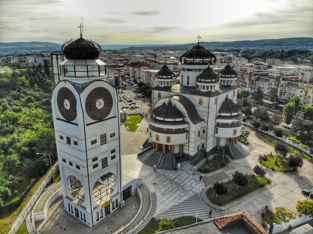 Mioveni se colorează la propriu! Aproape 400 de oameni participă la prima ediție Mioveni Color Fest