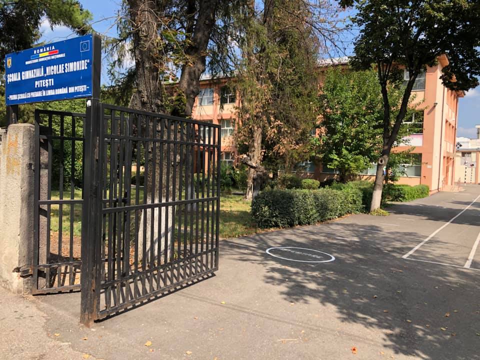 ULTIMĂ ORĂ! Se fac ANGAJĂRI la o școală din Pitești! Mai multe POSTURI scoase la CONCURS!