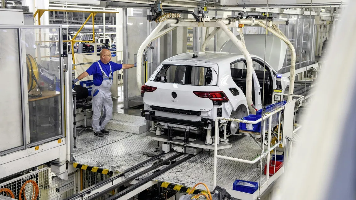 JALE în industria auto: Un GIGANT ia în calcul până la 50.000 de CONCEDIERI. „Situația este mai mult decât CRITICĂ”