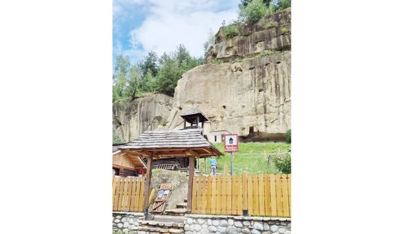 ALERTĂ pentru credincioși și turiști! Biserica rupestră de la Corbii de Piatră se închide până la finalul lui 2027