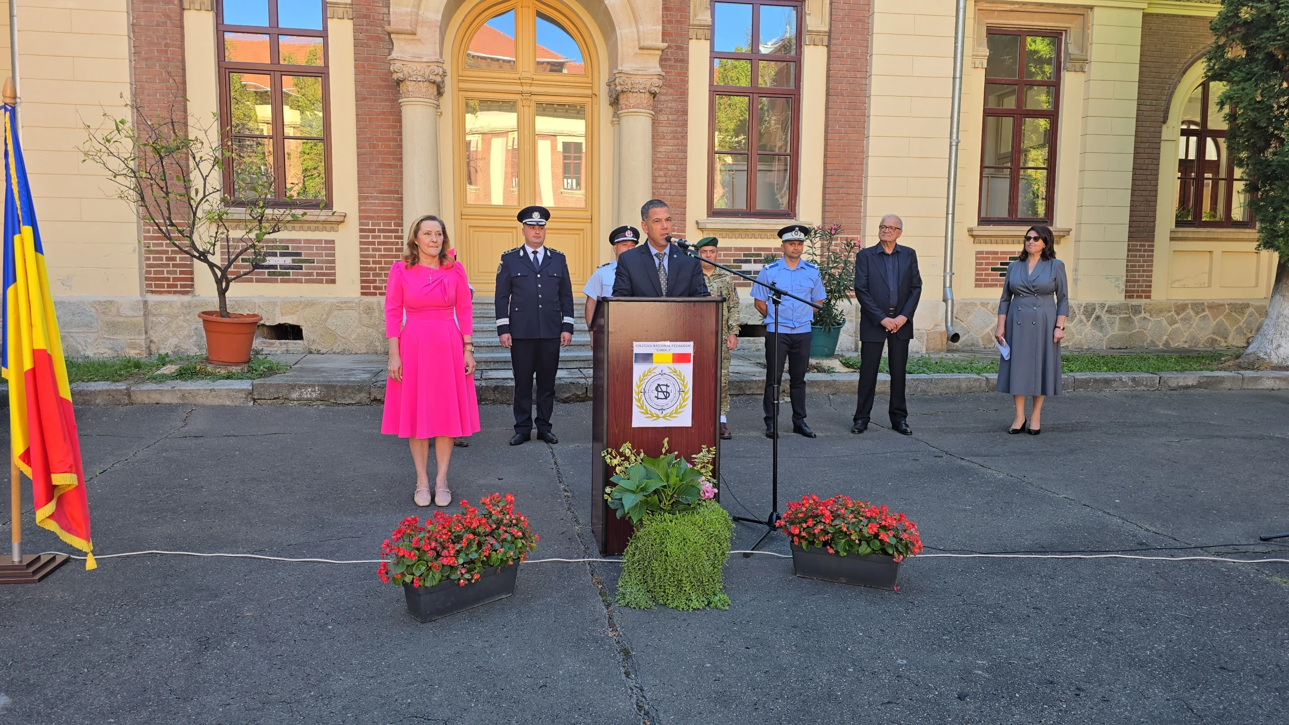 TRADIȚIE și continuitate la Câmpulung: DESCHIDEREA noului an școlar la Colegiul Național Pedagogic „Carol I”, MARCATĂ de prezența primarului Elena Lasconi